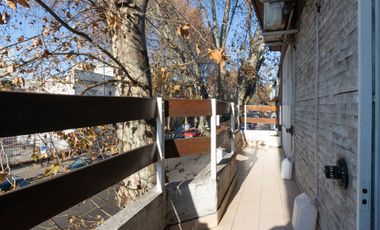 Casa 5 amb. en venta en Velez Sarsfield C/cochera