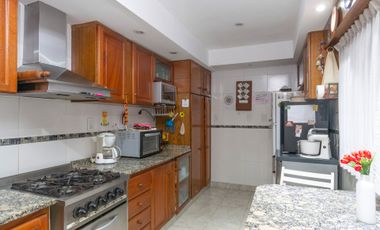 Casa 5 amb. en venta en Velez Sarsfield C/cochera