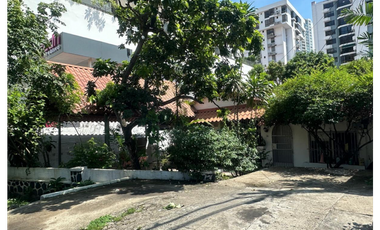 SE VENDE CASA CON TERRENO EN COCO DEL MAR