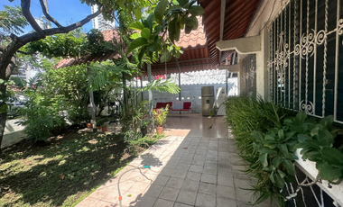 SE VENDE CASA CON TERRENO EN COCO DEL MAR