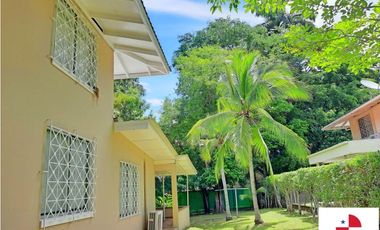 Alquiler Casa en Ancón de 3 recamaras con 660m2 exclusiva en $2200