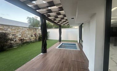 Casa en venta con amenidades,  alta plusvalía en Temozón Norte, Mérida