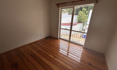 LINDA CASA EN RENTA EN CERRADA TECAMACHALCO