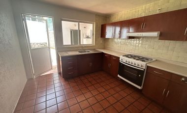 LINDA CASA EN RENTA EN CERRADA TECAMACHALCO
