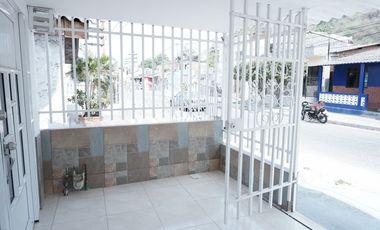 ¡¡CASA IDEAL PARA OFICINA ADMINISTRATIVA Y BODEGA!!