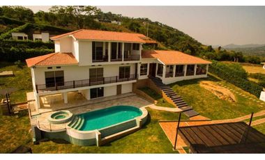 Casa Campestre en Condominio en La Mesa