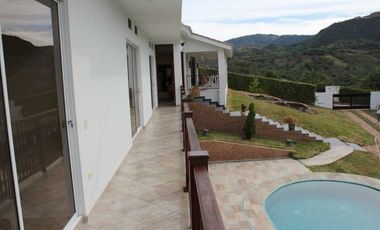 Casa Campestre en Condominio en La Mesa