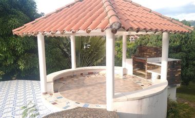 Amplia Casa Finca con Piscina propia