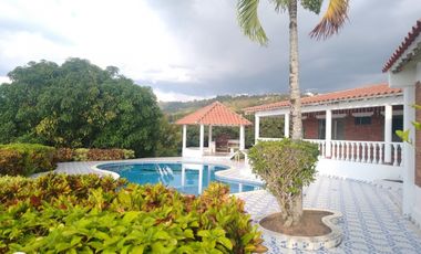 Amplia Casa Finca con Piscina propia