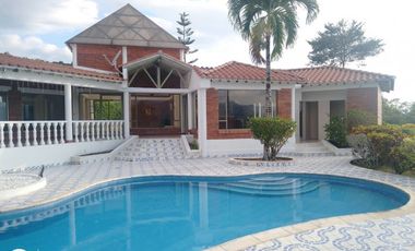Amplia Casa Finca con Piscina propia