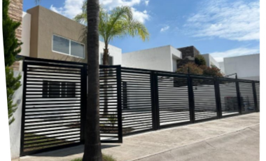 Excelente casa en Gran Jardin