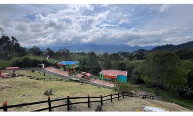 Vendo linda casa en pacho con inmejorable vista.zona verde privada