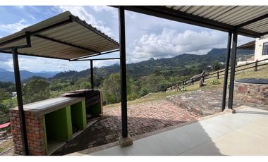 Vendo linda casa en pacho con inmejorable vista.zona verde privada