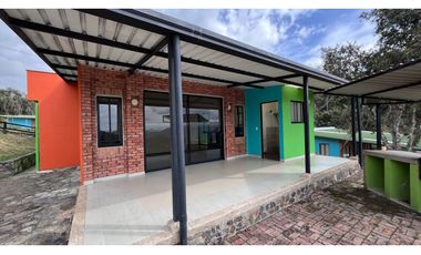 Vendo linda casa en pacho con inmejorable vista.zona verde privada