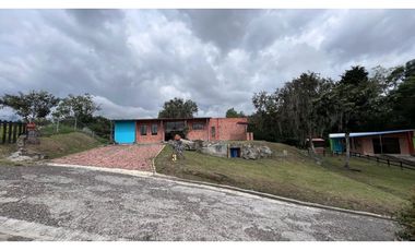 Vendo linda casa en pacho con inmejorable vista.zona verde privada