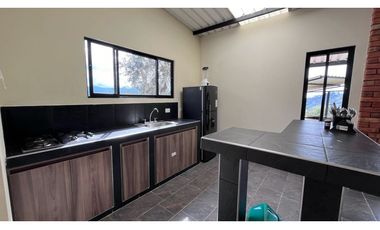 Vendo linda casa en pacho con inmejorable vista.zona verde privada