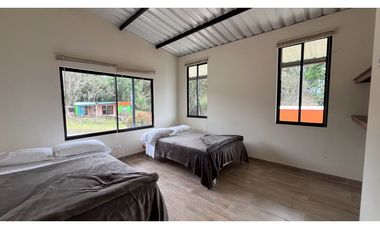 Vendo linda casa en pacho con inmejorable vista.zona verde privada