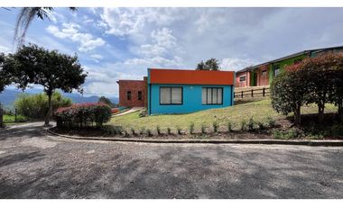 Vendo linda casa en pacho con inmejorable vista.zona verde privada