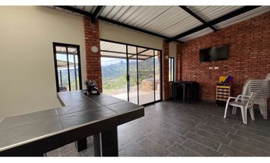 Vendo linda casa en pacho con inmejorable vista.zona verde privada