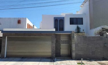 Casa en venta costa de oro