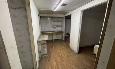 SE ARRIENDA LOCAL COMERCIAL EN CALLE ESMERALDA (CÓD. 435)