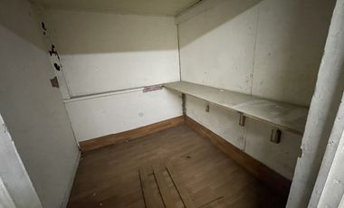 SE ARRIENDA LOCAL COMERCIAL EN CALLE ESMERALDA (CÓD. 435)