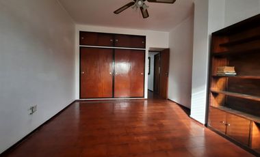 Casa venta en Tolosa. Fondo, parque, garage, 4 dormitorios