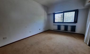 Casa venta en Tolosa. Fondo, parque, garage, 4 dormitorios