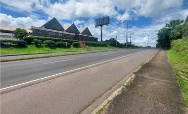 Se vende terreno en zona comercial Chitre.