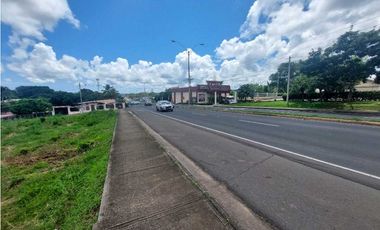 Se vende terreno en zona comercial Chitre.