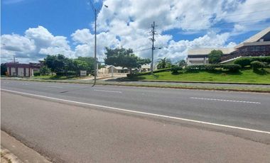 Se vende terreno en zona comercial Chitre.