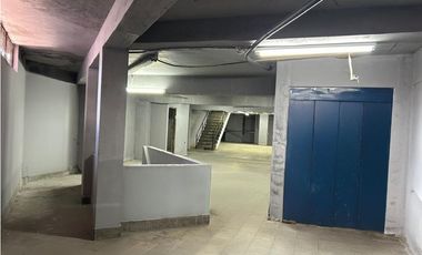 BODEGA / CALIDONIA / 930 M2 / MEZZANINE / OFICINA / ELEVADOR DE CARGA