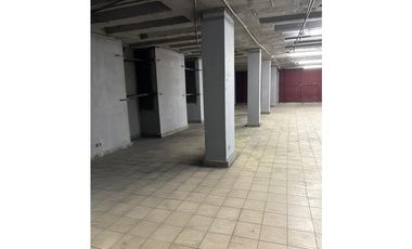BODEGA / CALIDONIA / 930 M2 / MEZZANINE / OFICINA / ELEVADOR DE CARGA