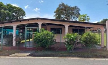 VENDO CASA EN LA CHORRERA BARIO COLÓN 3R (DMFS)