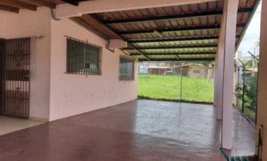 VENDO CASA EN LA CHORRERA BARIO COLÓN 3R (DMFS)
