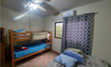 Se vende casa con dos locales comerciales en La Villa de Los Santos.