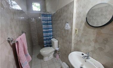 Se vende casa con dos locales comerciales en La Villa de Los Santos.