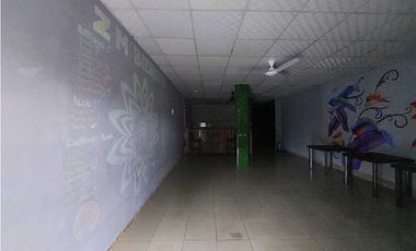 Se vende casa con dos locales comerciales en La Villa de Los Santos.