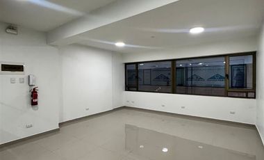 Local Comercial en Arriendo en LOCAL U OFICINA REMODELADO ENTREPISO APTO PARA TODO TIPO DE NEGOCIO, EXCELENTE UBICACION