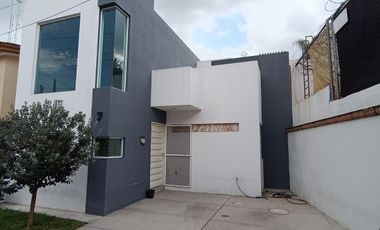 Casa en Venta en Residencial Las Moras, de una planta con doble altura La Tijera