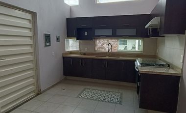 Casa en Venta en Residencial Las Moras, de una planta con doble altura La Tijera