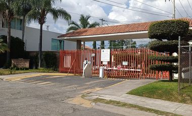 Casa en Venta en Residencial Las Moras, de una planta con doble altura La Tijera