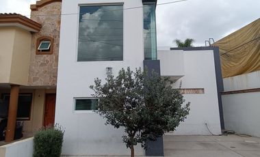 Casa en Venta en Residencial Las Moras, de una planta con doble altura La Tijera