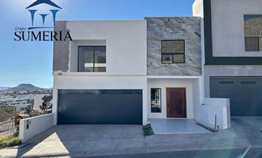 Hermosa casa nueva en Bosque Real con recámara en planta baja