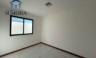 Hermosa casa nueva en Bosque Real con recámara en planta baja