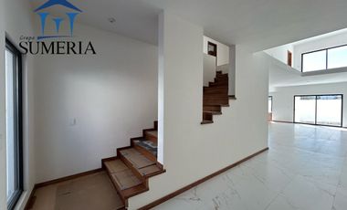 Hermosa casa nueva en Bosque Real con recámara en planta baja