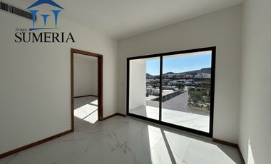 Hermosa casa nueva en Bosque Real con recámara en planta baja