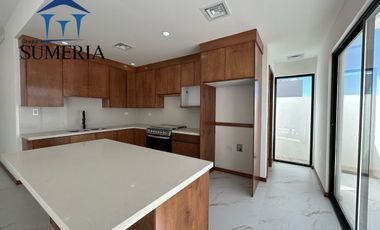 Hermosa casa nueva en Bosque Real con recámara en planta baja