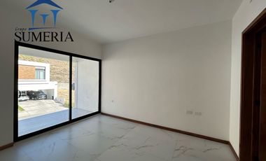 Hermosa casa nueva en Bosque Real con recámara en planta baja