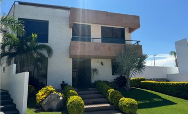 CASA EN CONDOMINIO EN VENTA CON VISTA AL LAGO “MU.